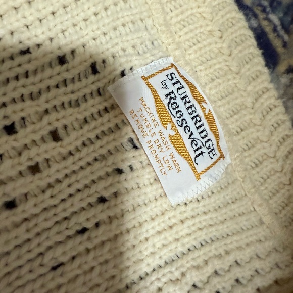 Sturbridge by Roosevelt Cream Sweater Vest with Pockets - Picture 3 of 3